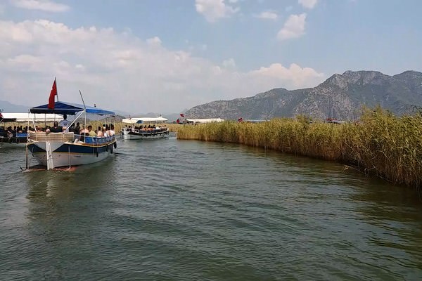 dalyan boat tour with small boat
