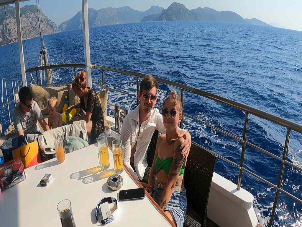 Задняя часть лодки. Лодка «Трой».