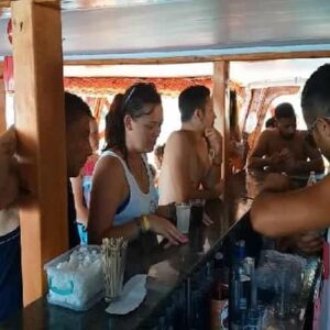 Korsan tekne turu içecekler dahil