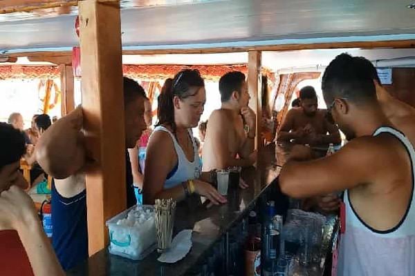 Korsan tekne turu içecekler dahil