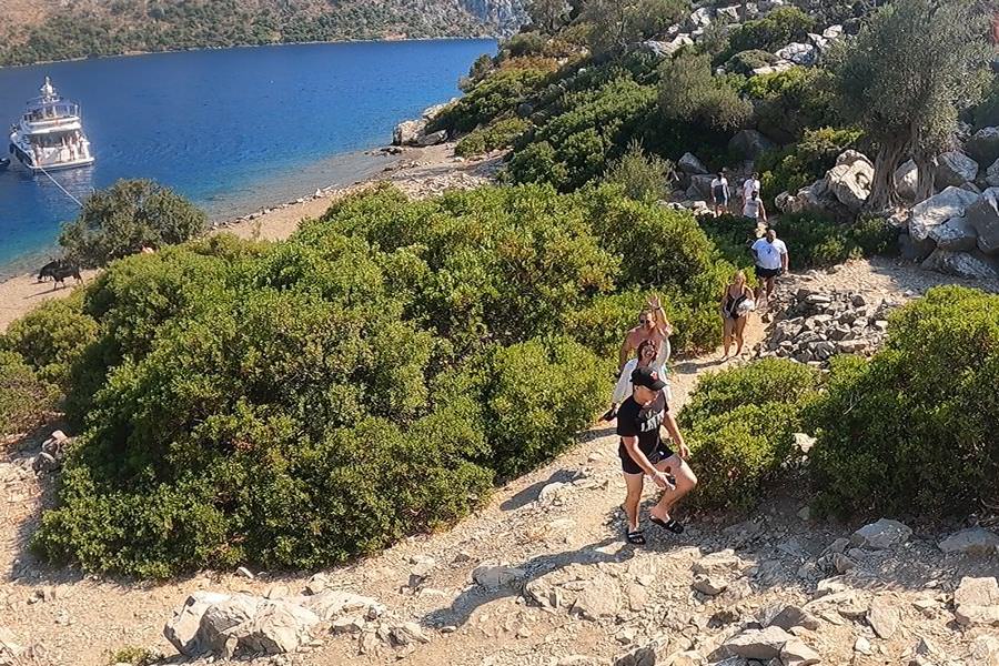 kamelya adası hisarönü orhaniye tekne turu kapsamında mola yeri