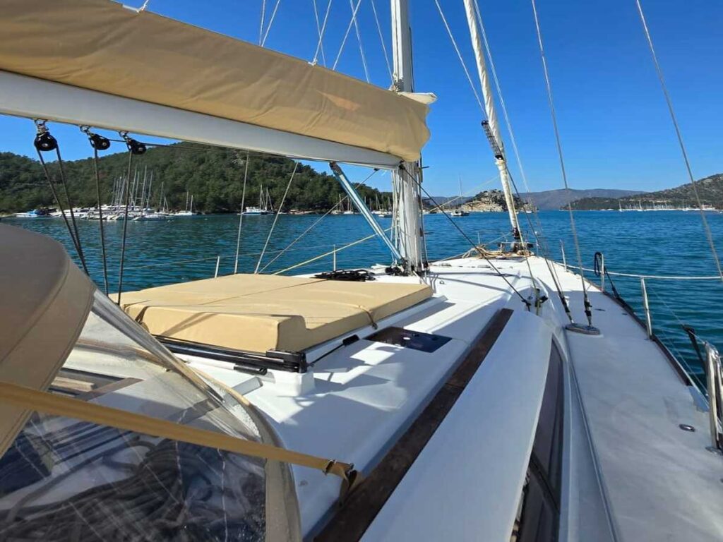 marmaris koylarını gezebileceğiniz kiralık yelkenli tekne